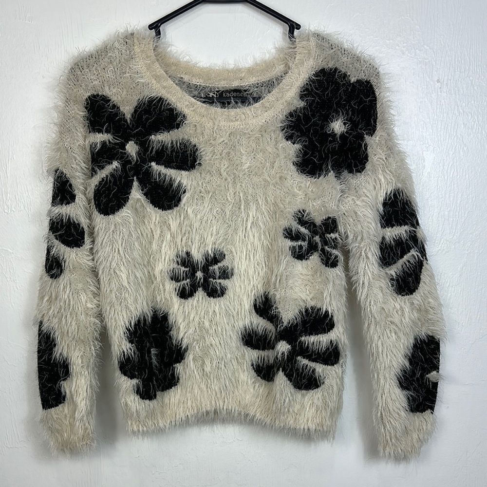 Kadence Ivory Black Floral Print Crew Neck Fuzzy Eyelash Sweater Size S